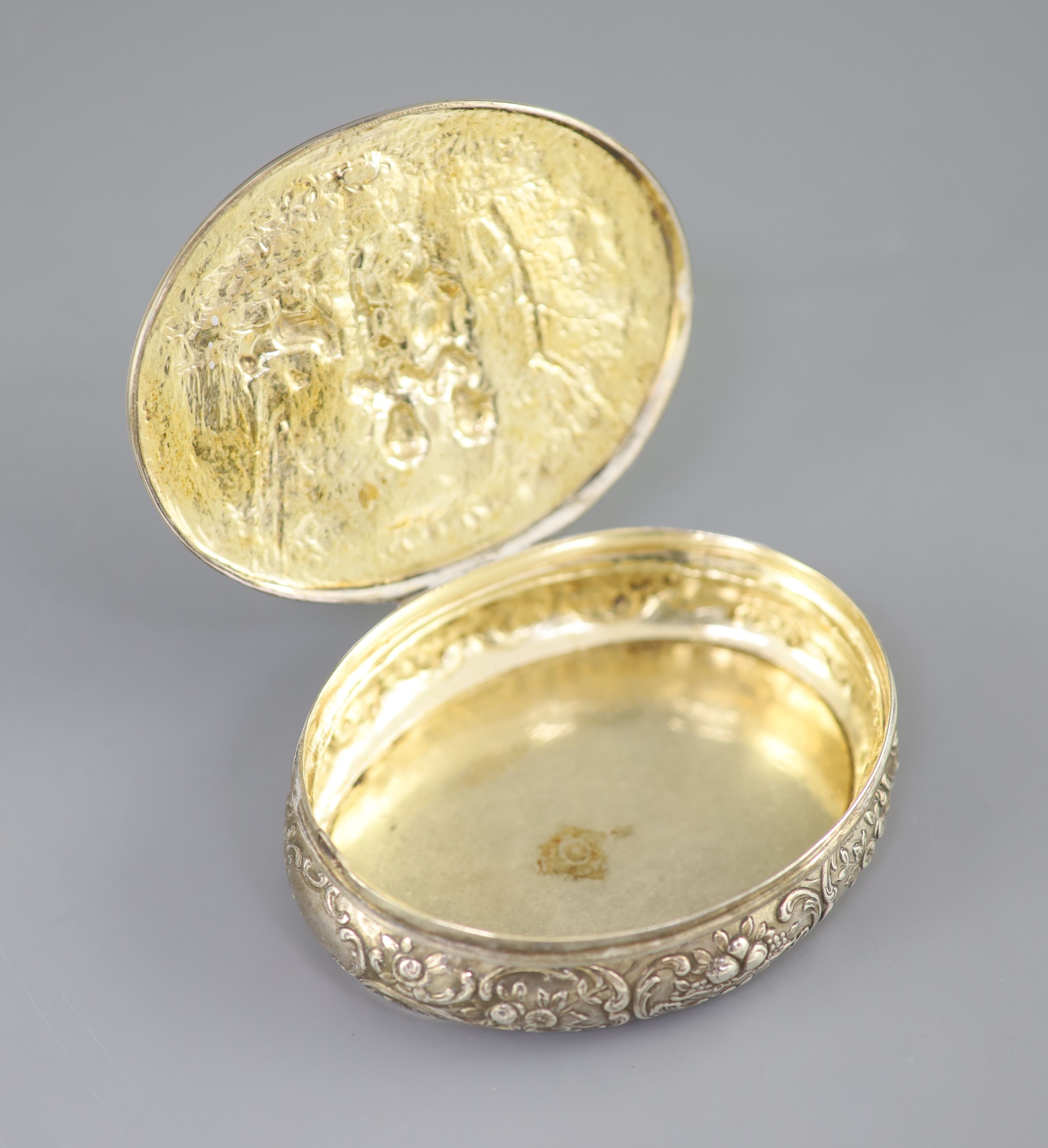 A late 18th/early 19th century French silver oval box, with hinged cover,